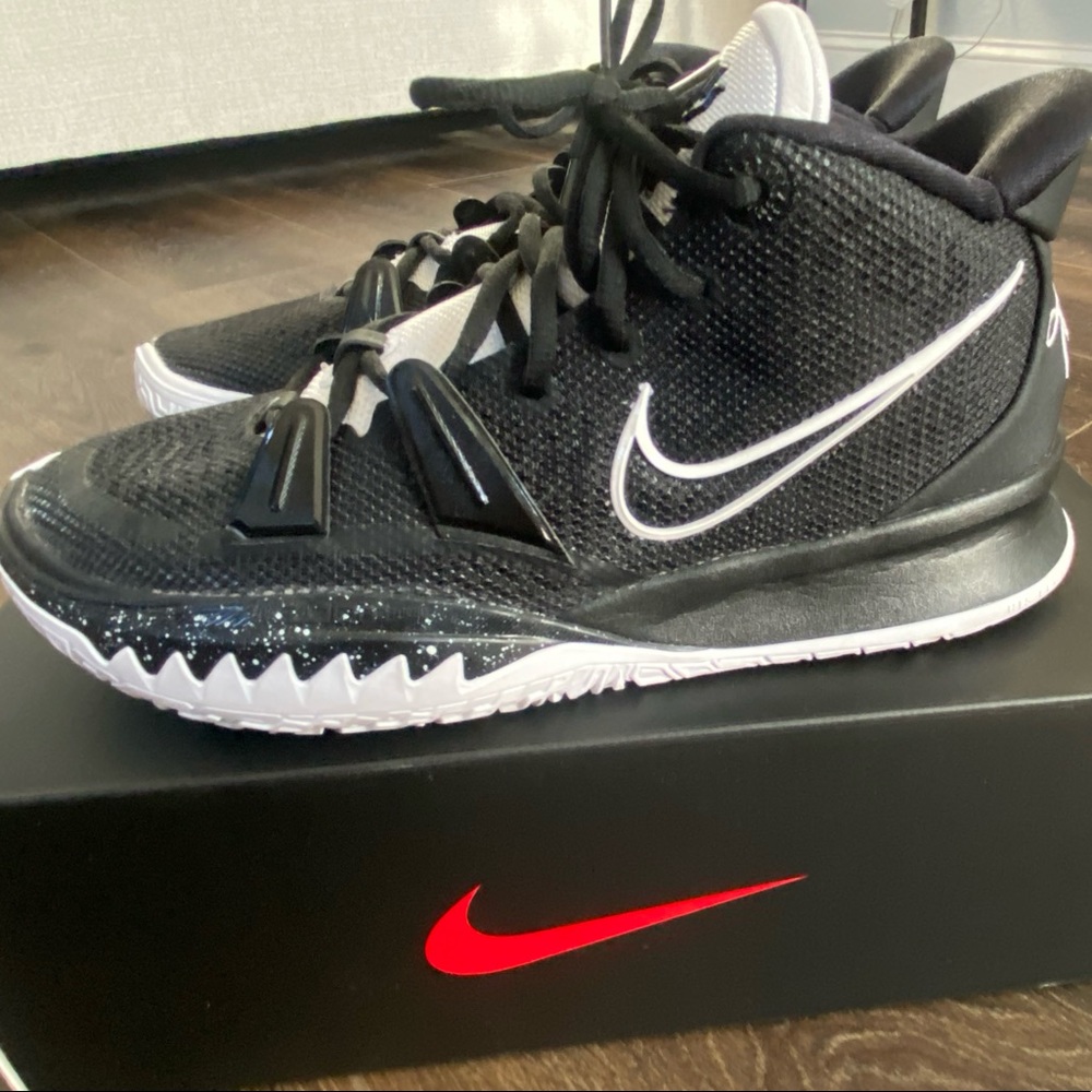 Nike KYRIE 7 Mens 8 W 9.5